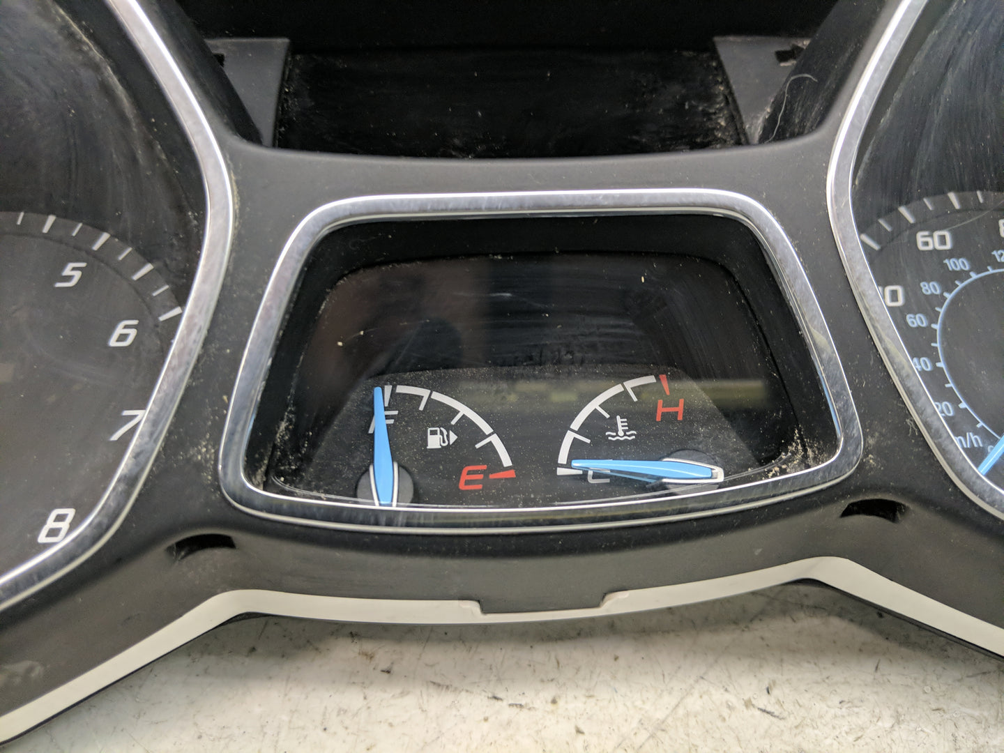 2013 Ford Escape Instrument Cluster Speedometer Gauges P/N:vpcl8f10894 Fits OEM Used Auto Parts - Oemusedautoparts1.com
