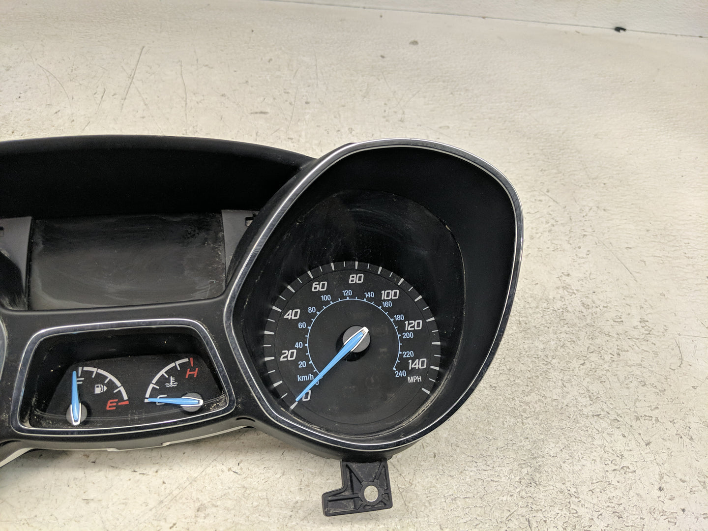 2013 Ford Escape Instrument Cluster Speedometer Gauges P/N:vpcl8f10894 Fits OEM Used Auto Parts - Oemusedautoparts1.com