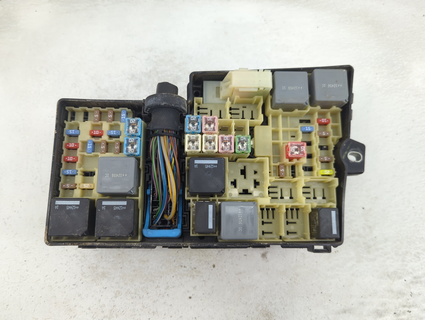 2013-2016 Ford Escape Fusebox Fuse Box Panel Relay Module P/N:19197 000 001 AV6T-14A076-AB Fits Fits 2013 2014 2015 2016 OEM
