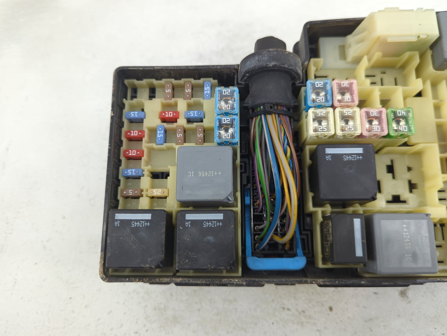 2013-2016 Ford Escape Fusebox Fuse Box Panel Relay Module P/N:19197 000 001 AV6T-14A076-AB Fits Fits 2013 2014 2015 2016 OEM