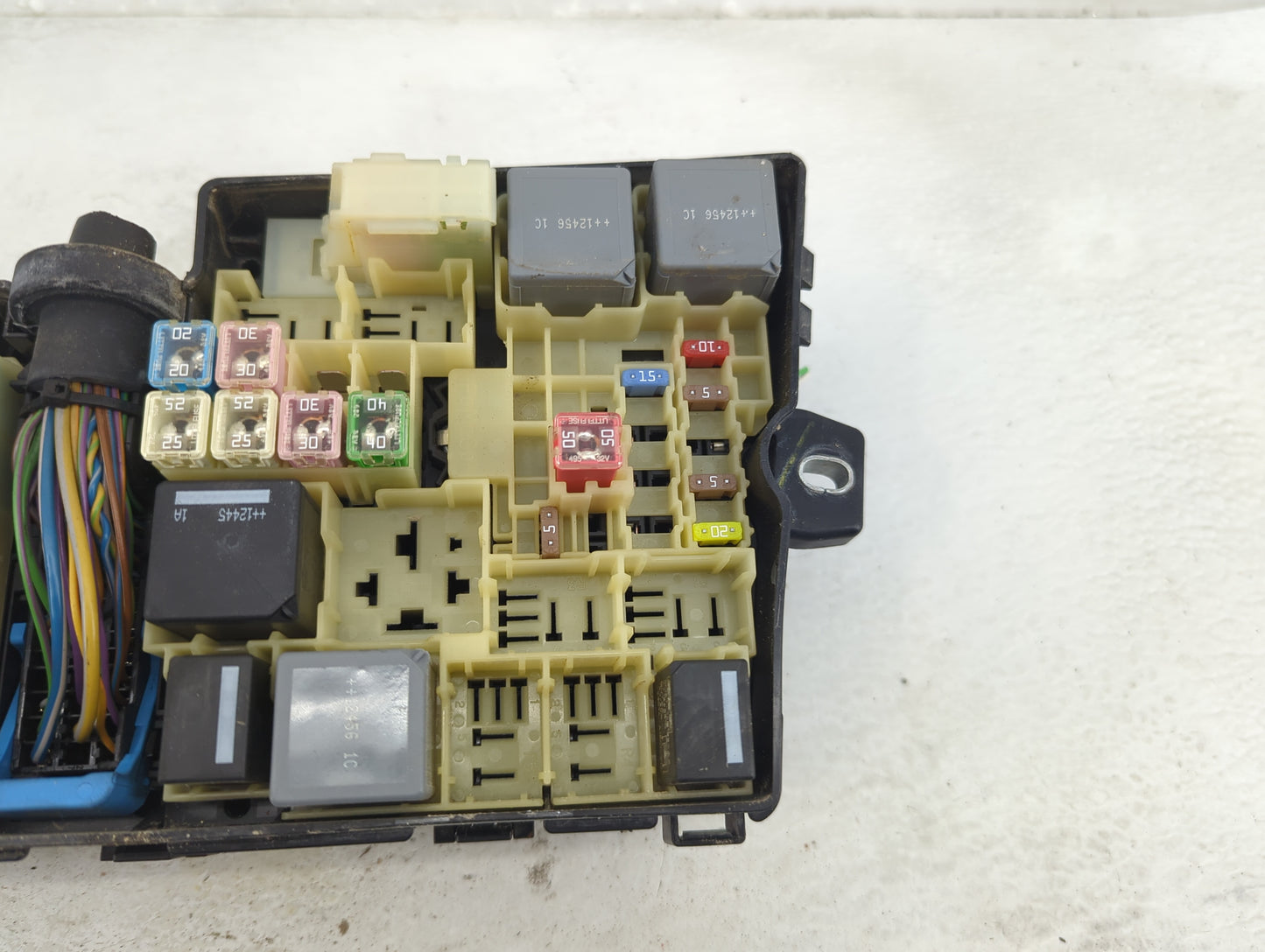 2013-2016 Ford Escape Fusebox Fuse Box Panel Relay Module P/N:19197 000 001 AV6T-14A076-AB Fits Fits 2013 2014 2015 2016 OEM