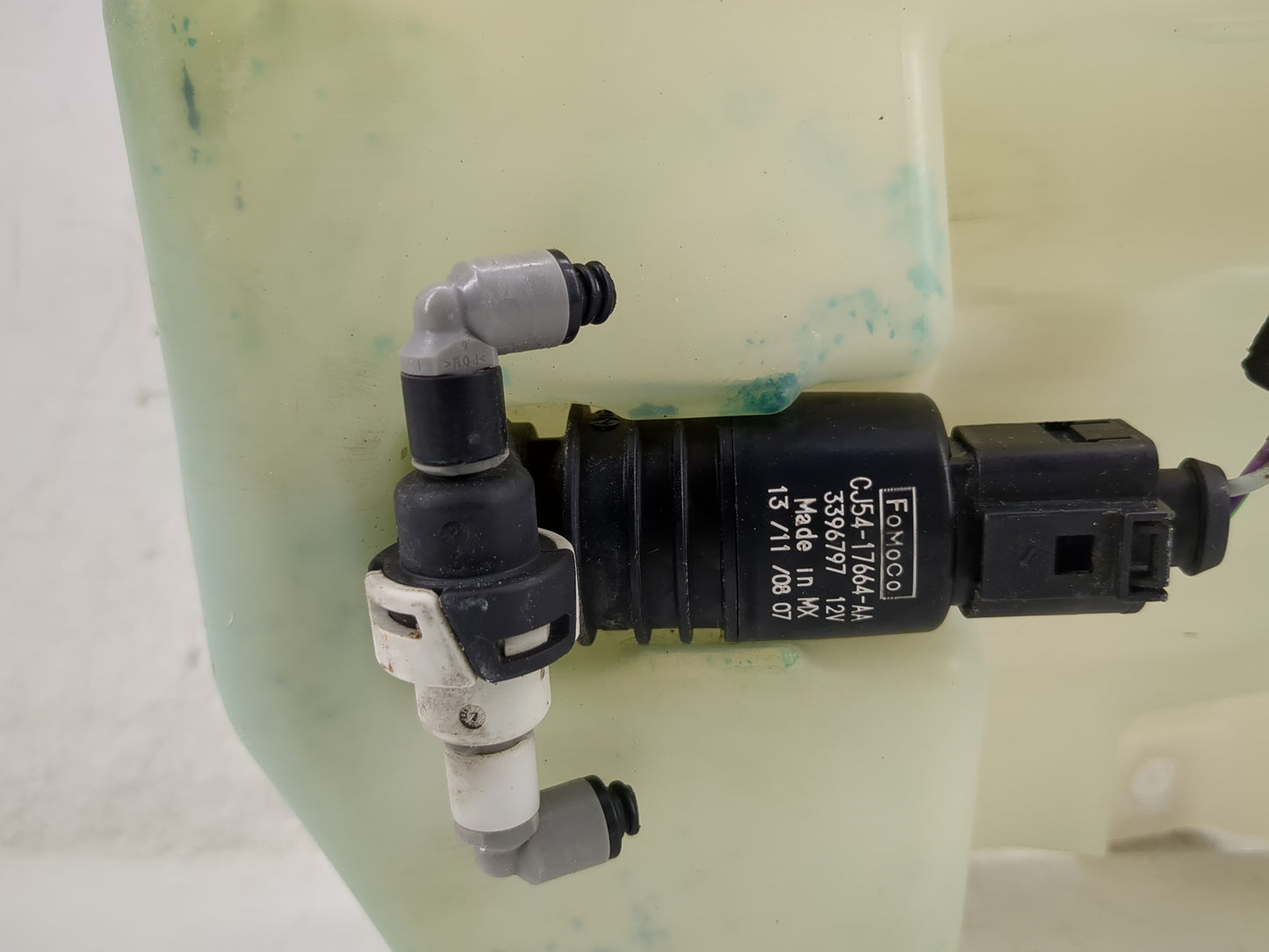 2013-2014 Ford Escape Windshield Washer Fluid Reservoir Bottle Oem - Oemusedautoparts1.com