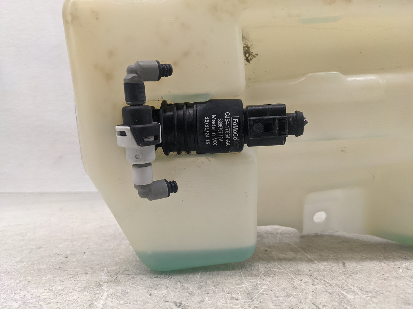 2013-2014 Ford Escape Windshield Washer Fluid Reservoir Bottle Oem - Oemusedautoparts1.com