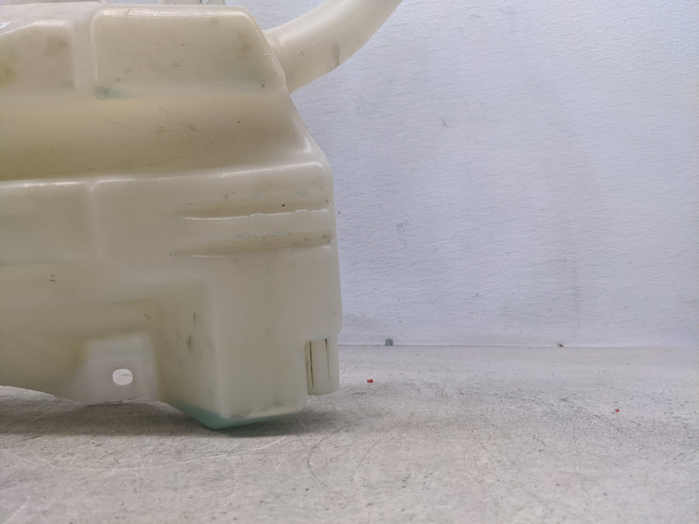 2013-2014 Ford Escape Windshield Washer Fluid Reservoir Bottle Oem - Oemusedautoparts1.com