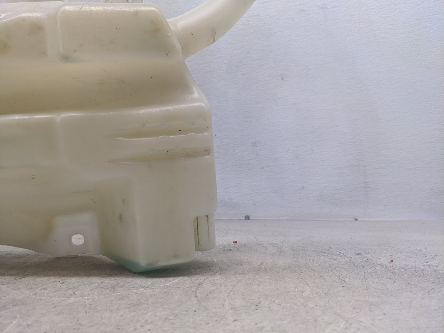 2013-2014 Ford Escape Windshield Washer Fluid Reservoir Bottle Oem - Oemusedautoparts1.com