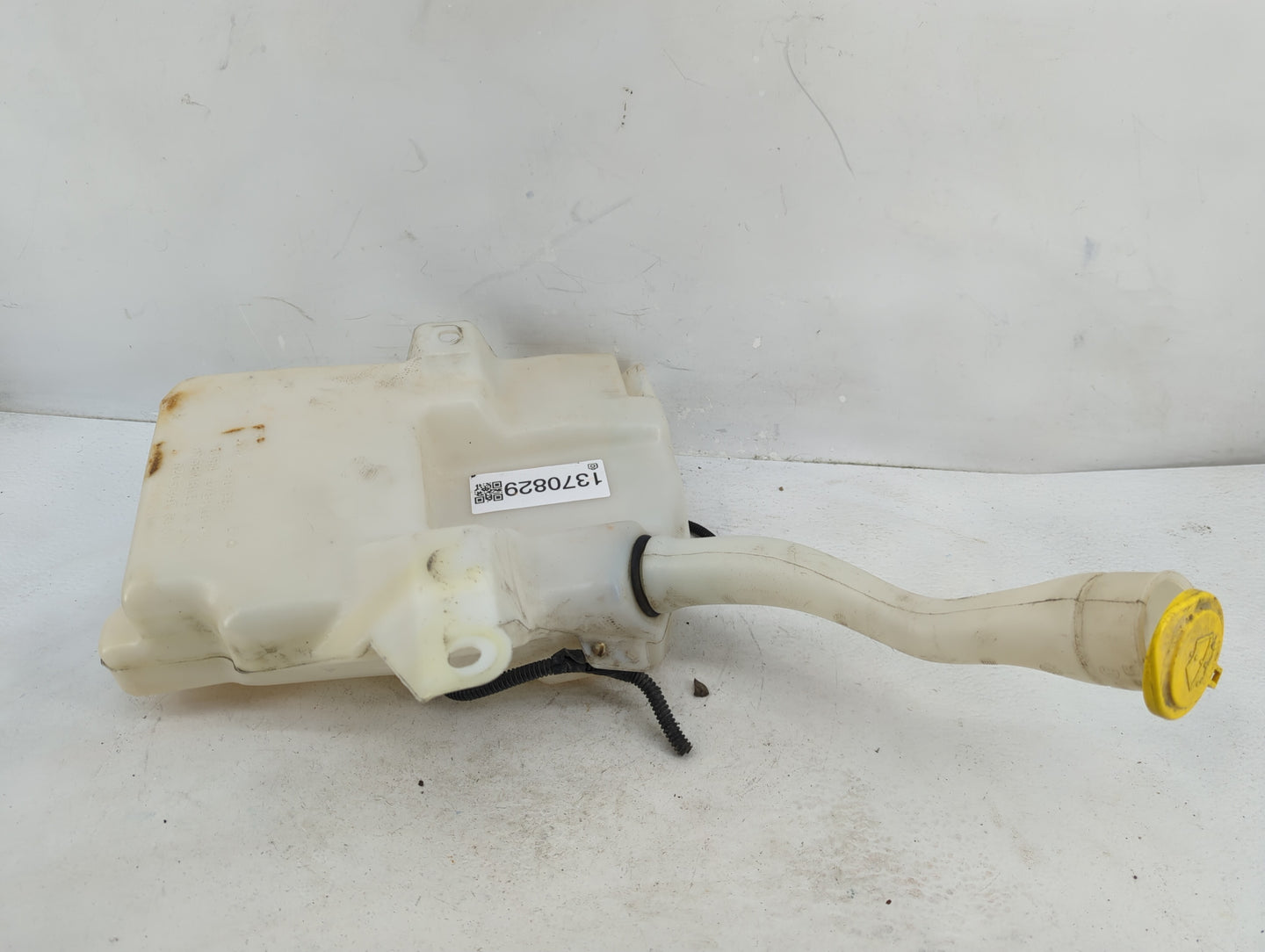 2013-2014 Ford Escape Windshield Washer Fluid Reservoir Bottle Oem - Oemusedautoparts1.com