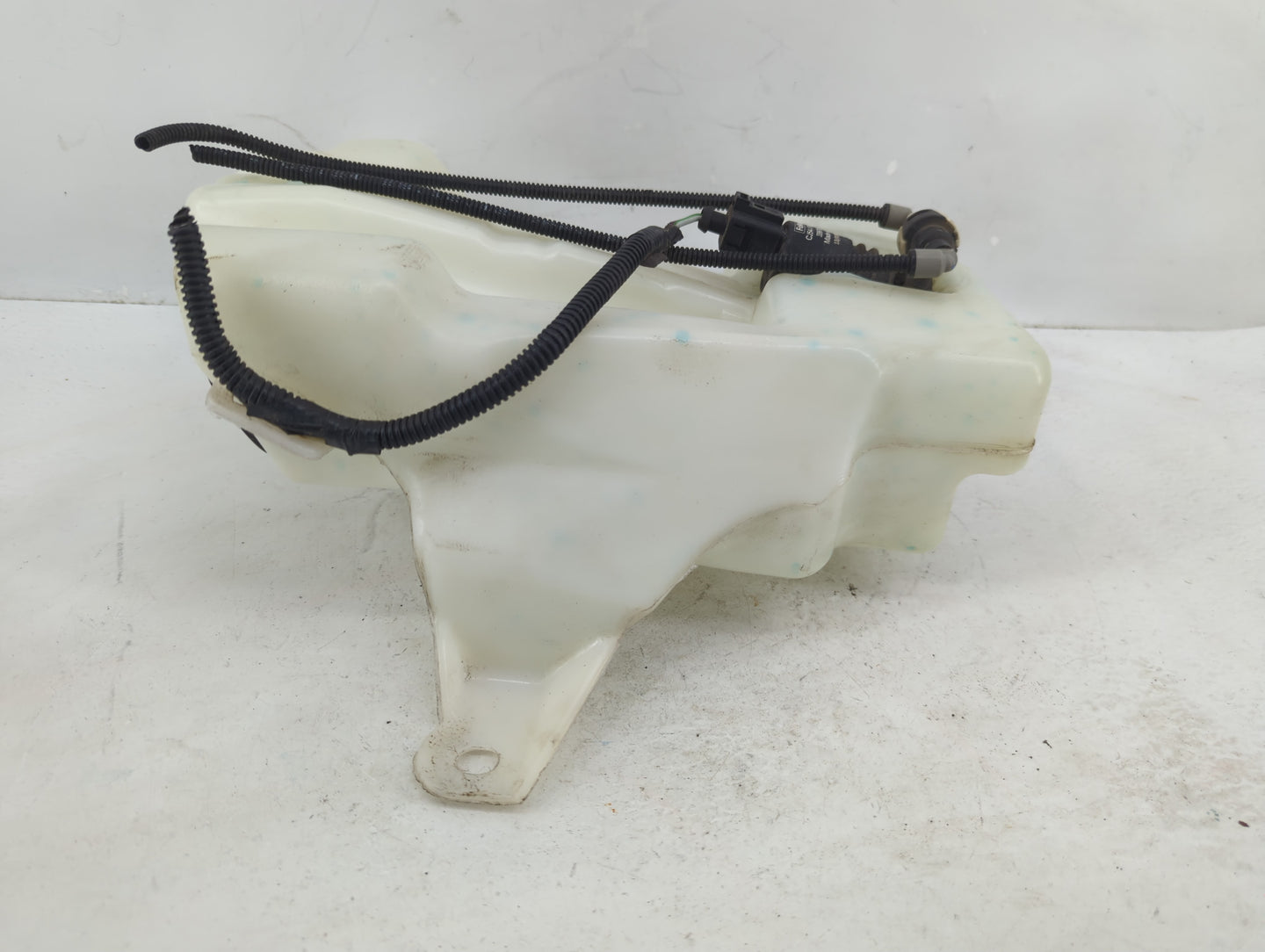 2013-2014 Ford Escape Windshield Washer Fluid Reservoir Bottle Oem - Oemusedautoparts1.com