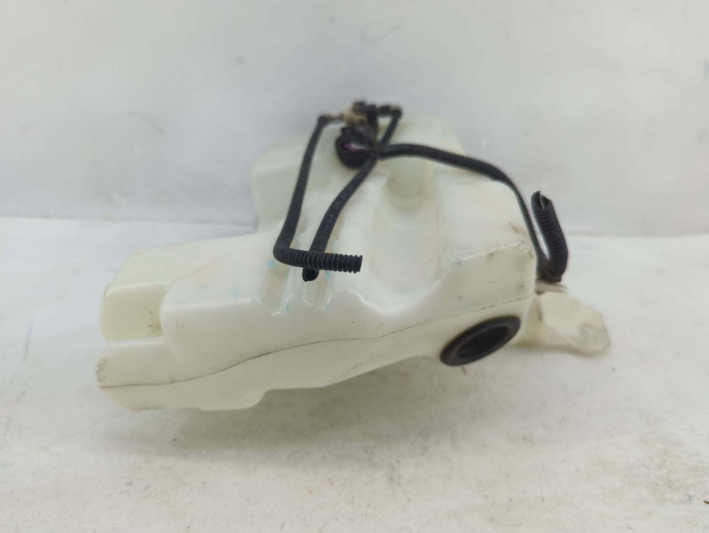 2013-2014 Ford Escape Windshield Washer Fluid Reservoir Bottle Oem - Oemusedautoparts1.com