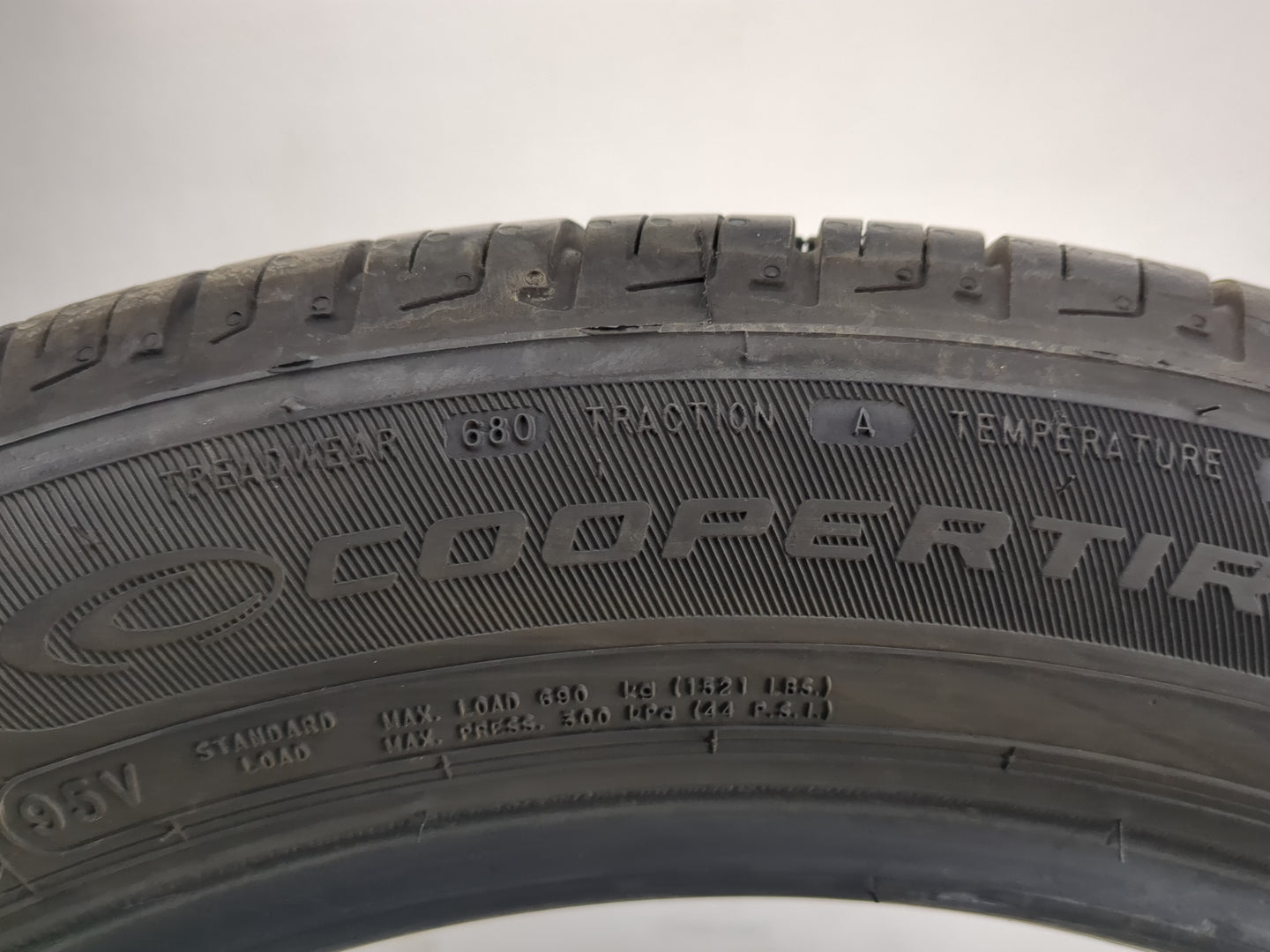 Used Tire 225/50R16 COOPER ENDEAVOR 95V - Tread Depth 12/32 - Oemusedautoparts1.com