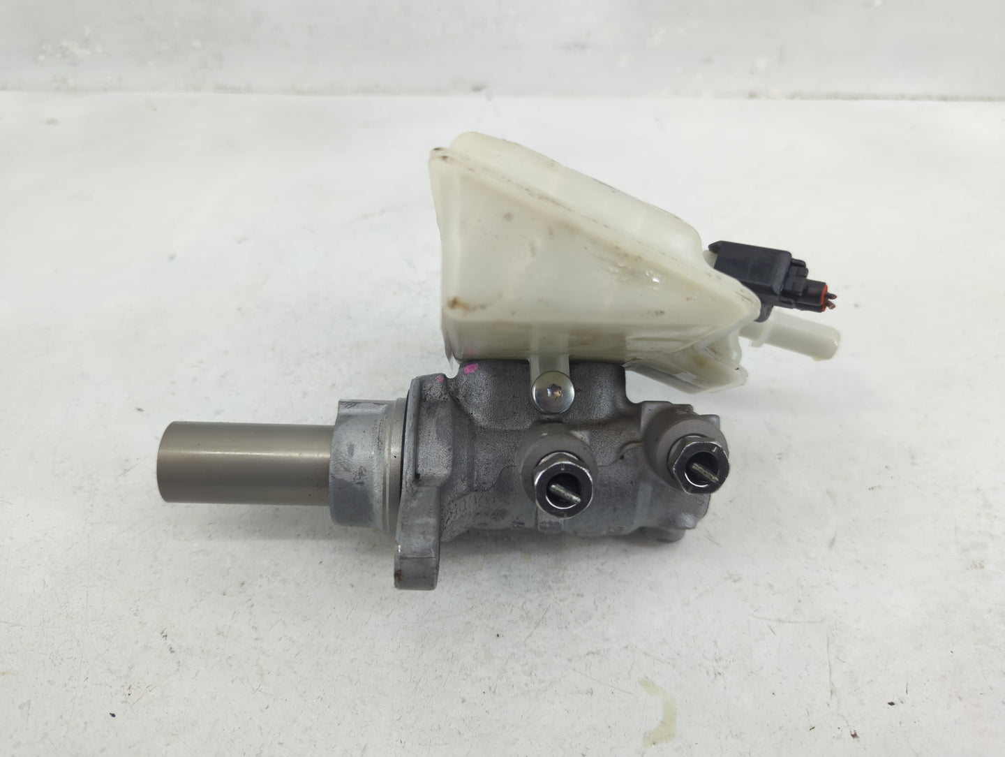 2013-2019 Ford Escape Brake Master Cylinder - Oemusedautoparts1.com