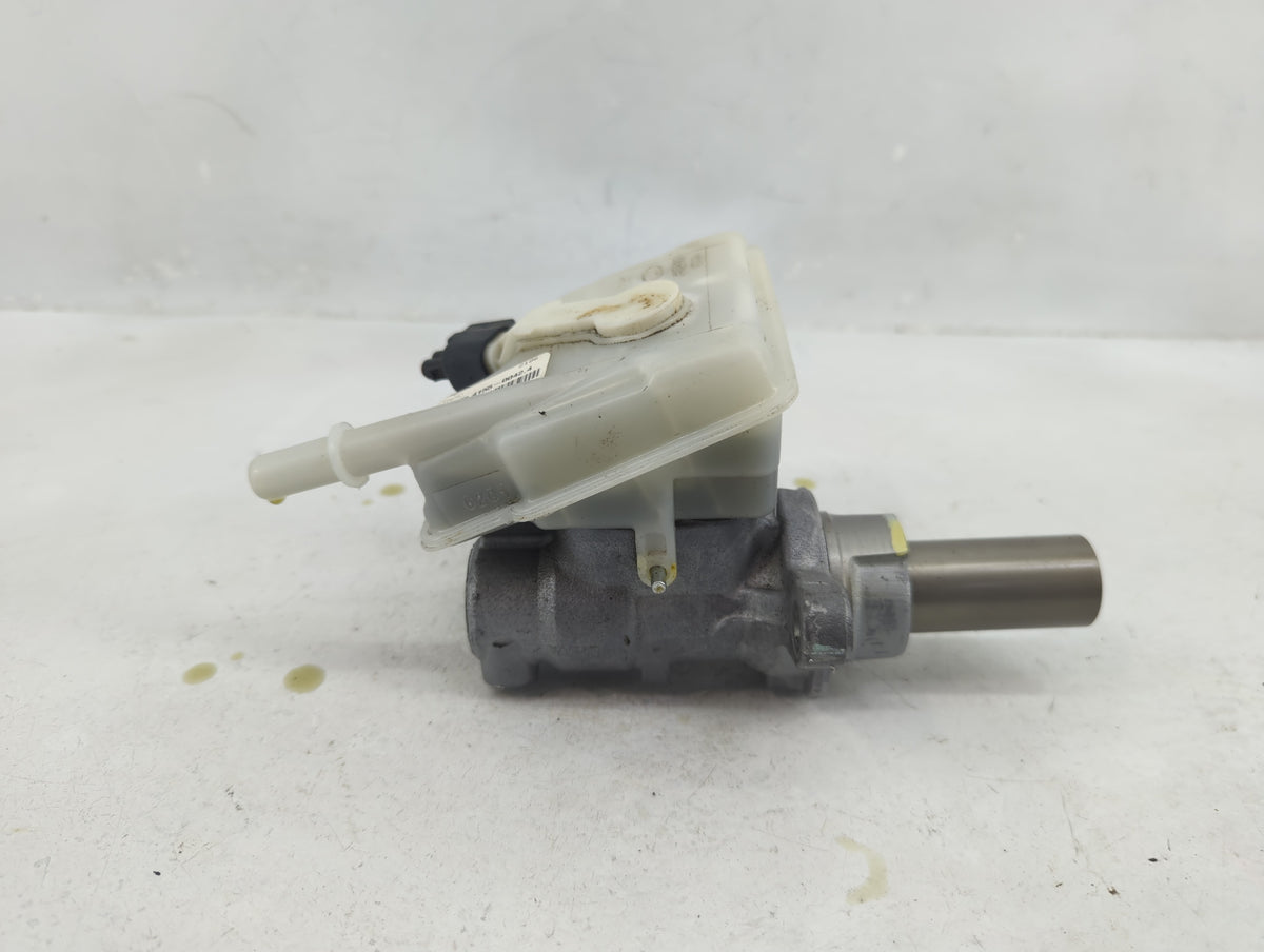 2013-2019 Ford Escape Brake Master Cylinder 1377048 - Oemusedautoparts1.com