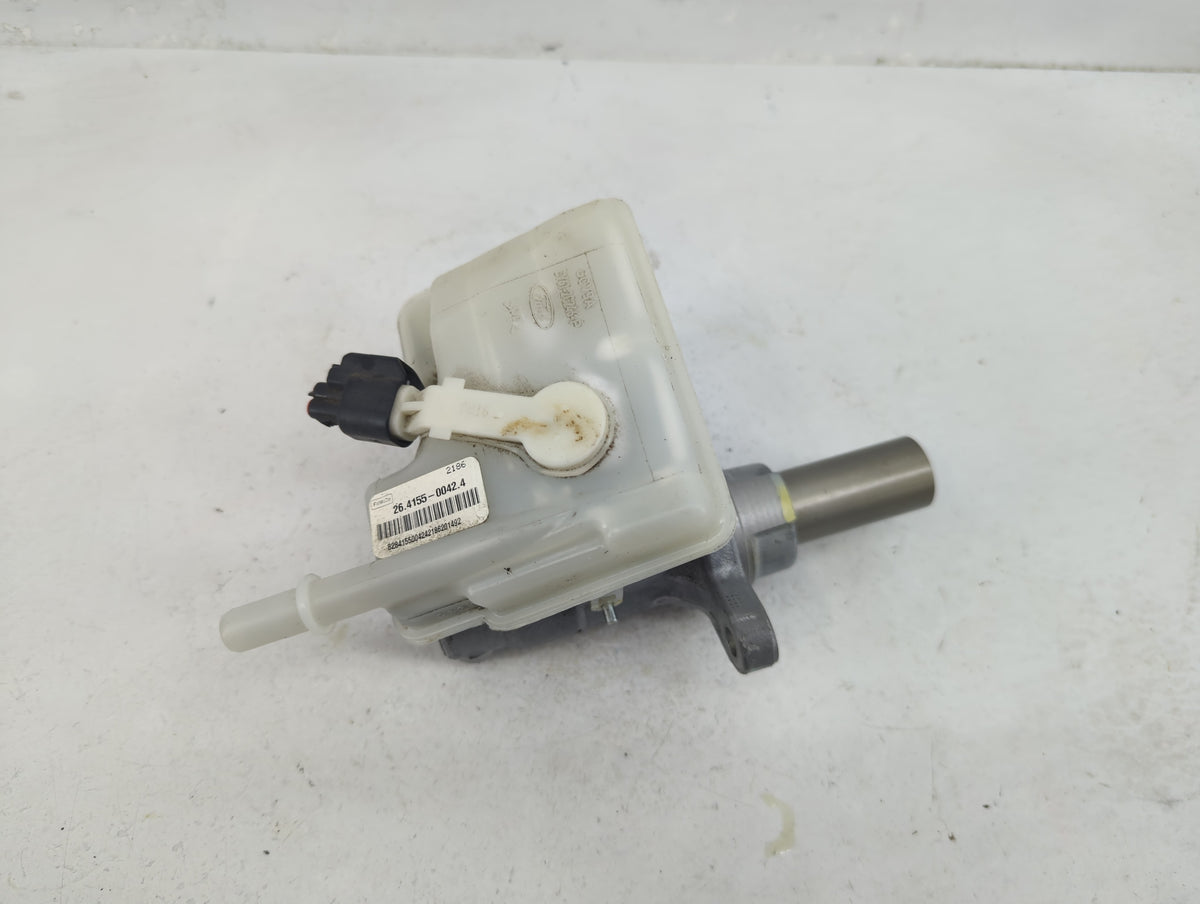 2013-2019 Ford Escape Brake Master Cylinder 1377048 - Oemusedautoparts1.com
