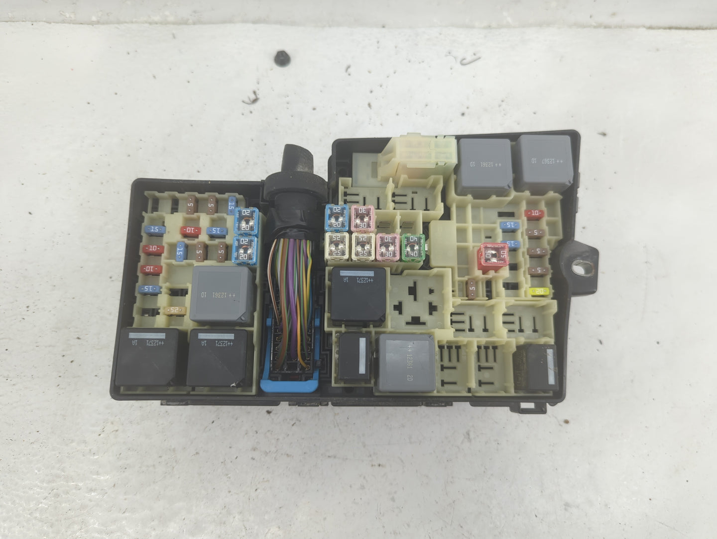 2013-2016 Ford Escape Fusebox Fuse Box Panel Relay Module P/N:19197 000 001 AV6T-14A076-AB Fits Fits 2013 2014 2015 2016 OEM