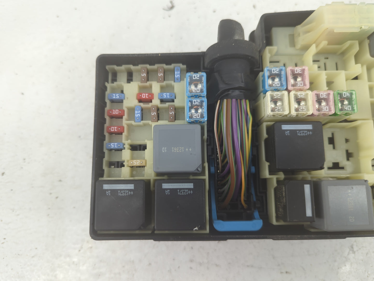 2013-2016 Ford Escape Fusebox Fuse Box Panel Relay Module P/N:19197 000 001 AV6T-14A076-AB Fits Fits 2013 2014 2015 2016 OEM