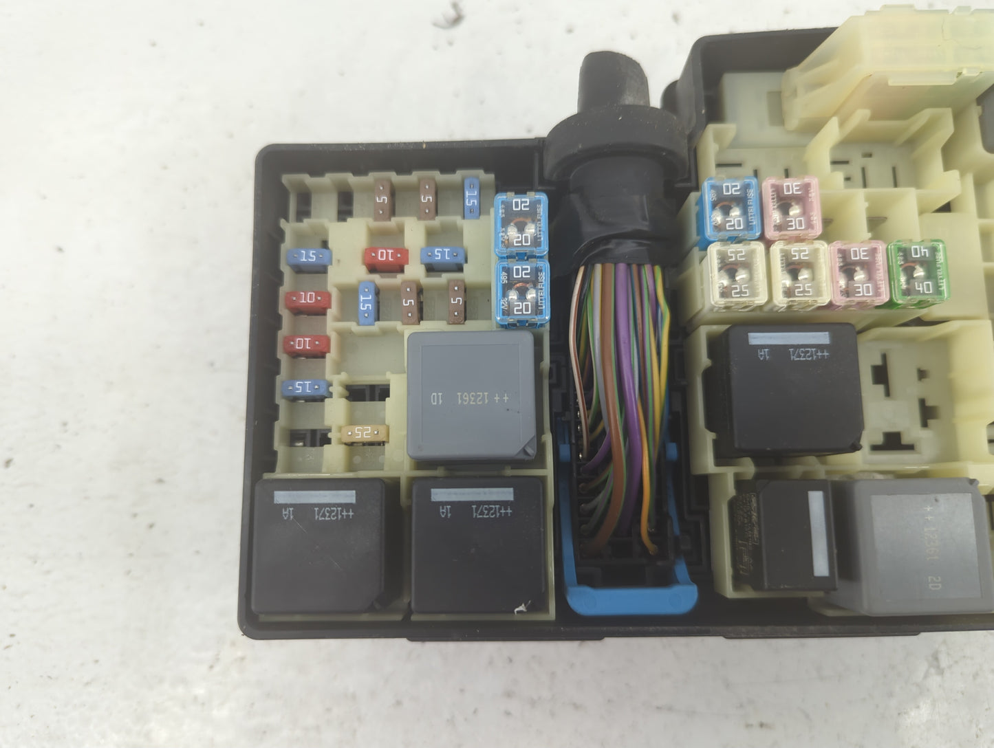 2013-2016 Ford Escape Fusebox Fuse Box Panel Relay Module P/N:19197 000 001 AV6T-14A076-AB Fits Fits 2013 2014 2015 2016 OEM