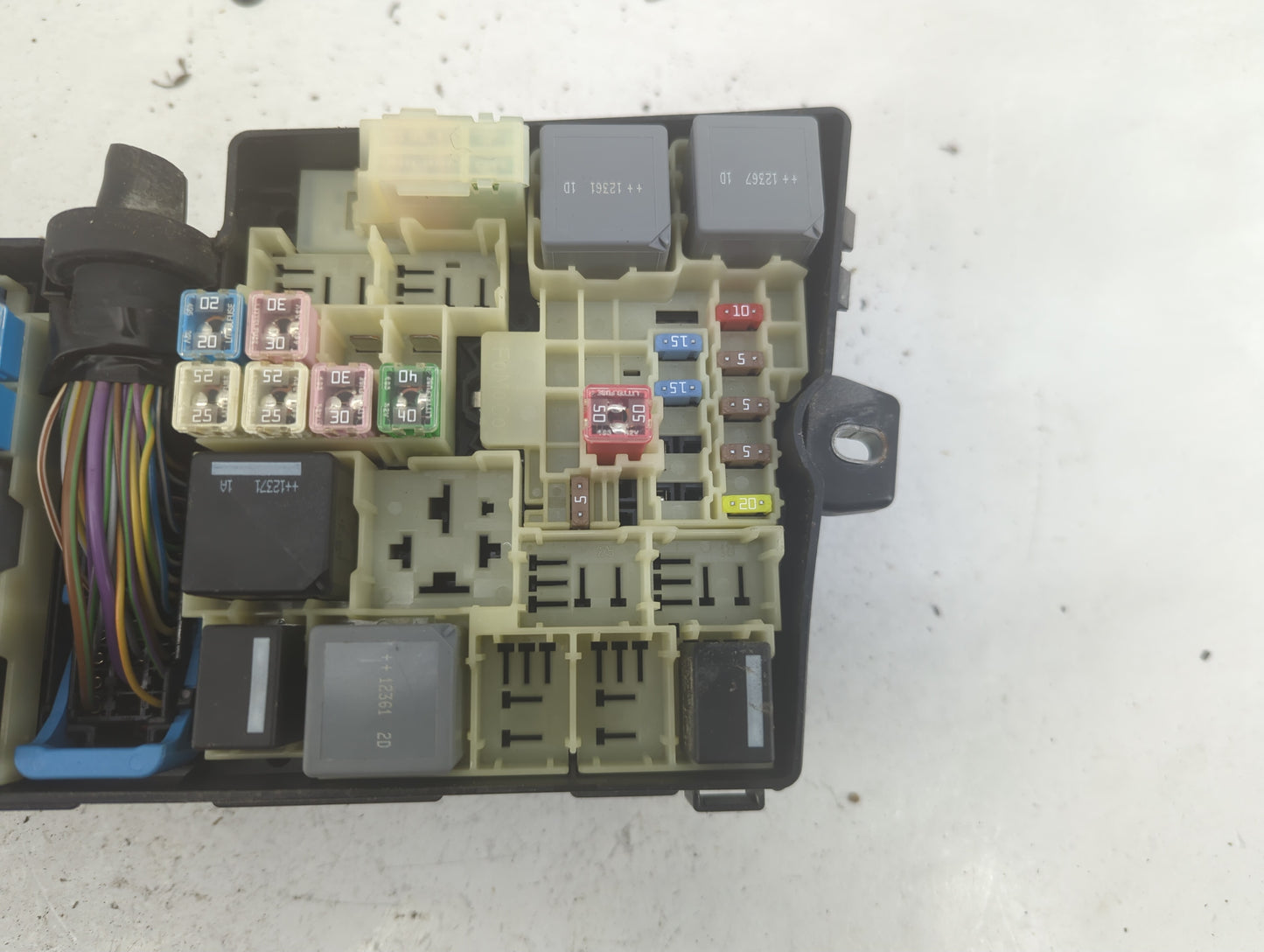 2013-2016 Ford Escape Fusebox Fuse Box Panel Relay Module P/N:19197 000 001 AV6T-14A076-AB Fits Fits 2013 2014 2015 2016 OEM
