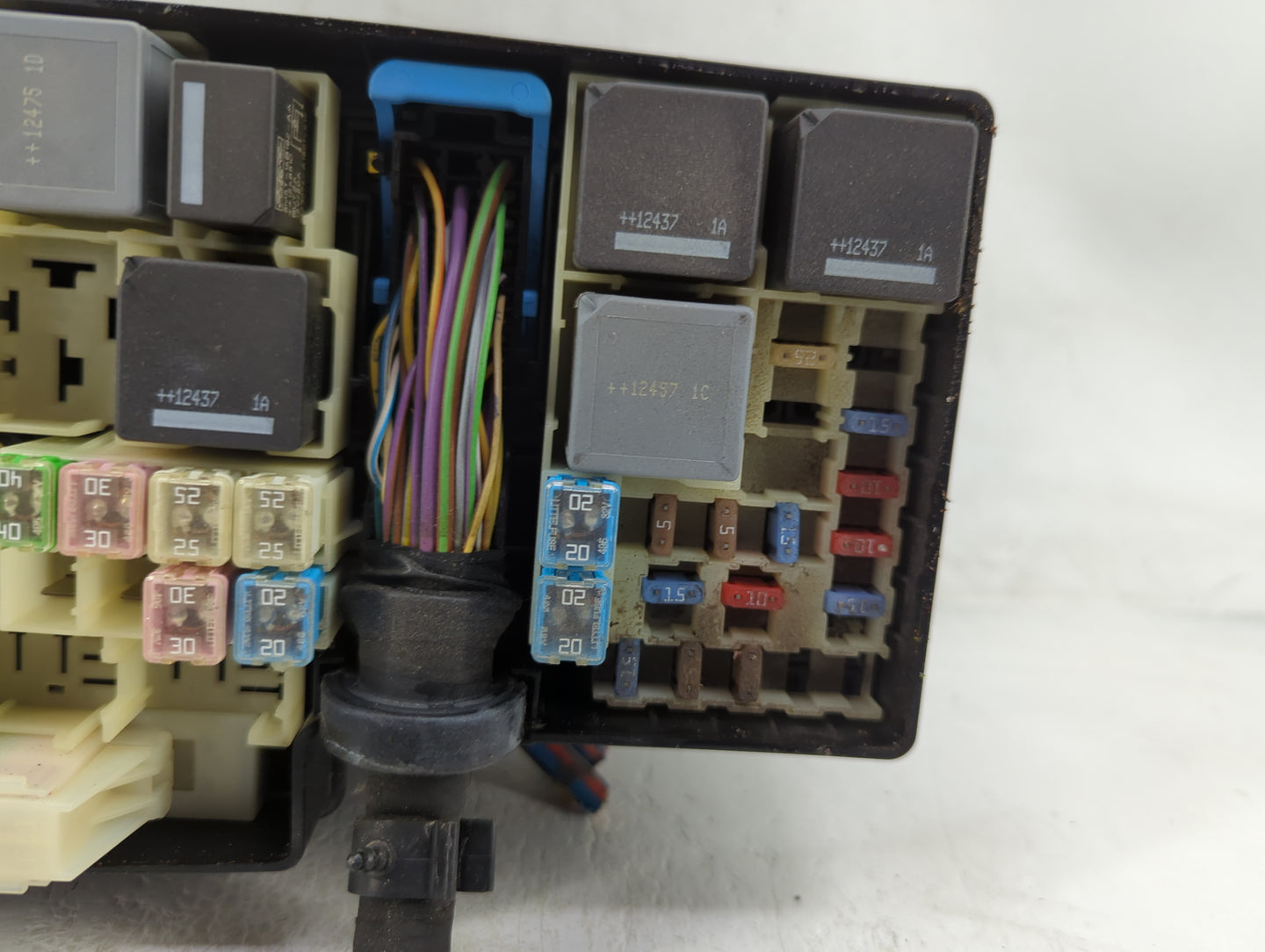 2013-2016 Ford Escape Fusebox Fuse Box Panel Relay Module P/N:AV6T-14A076-AB 21090 000 001 Fits Fits 2013 2014 2015 2016 OEM