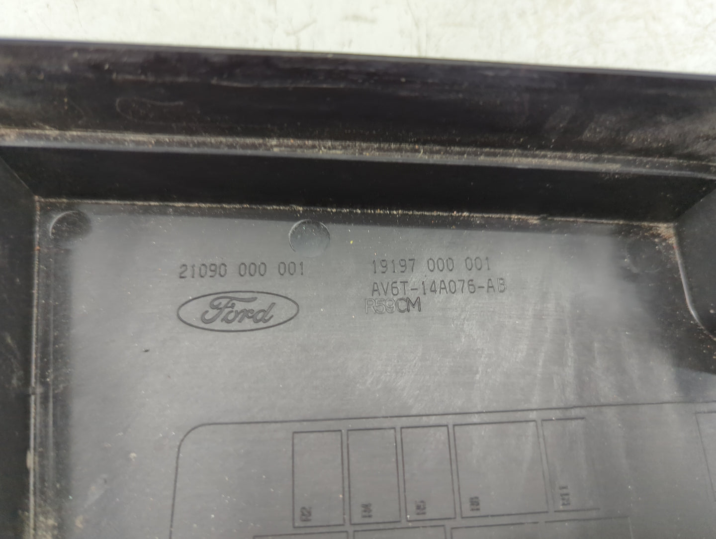 2013-2016 Ford Escape Fusebox Fuse Box Panel Relay Module P/N:AV6T-14A076-AB 21090 000 001 Fits Fits 2013 2014 2015 2016 OEM