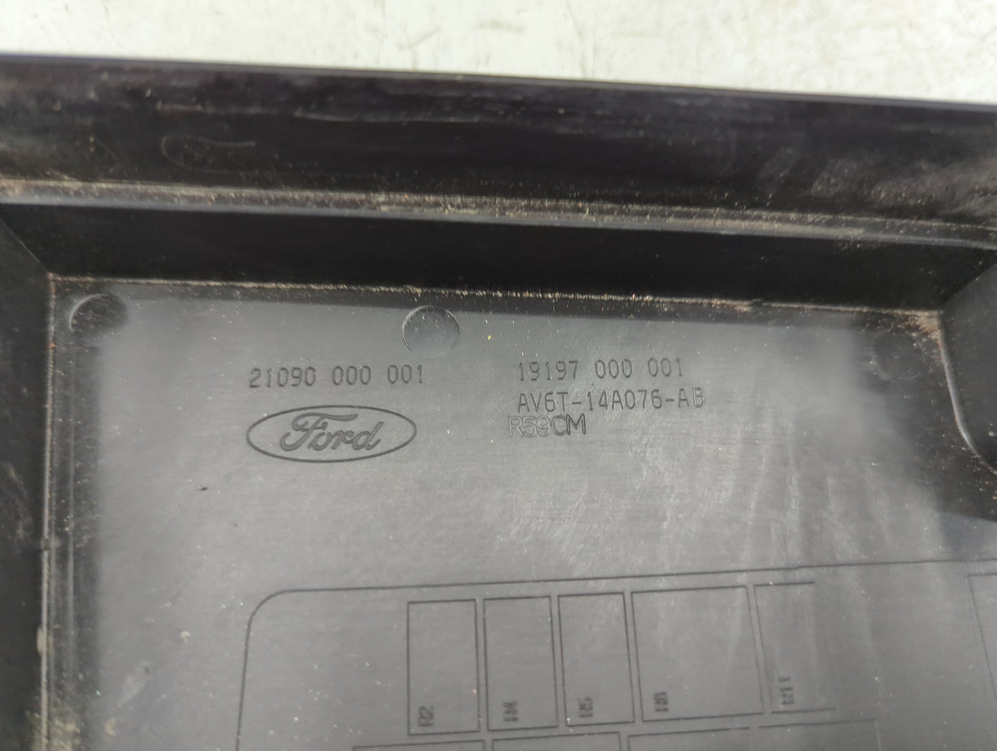 2013-2016 Ford Escape Fusebox Fuse Box Panel Relay Module P/N:AV6T-14A076-AB 21090 000 001 Fits Fits 2013 2014 2015 2016 OEM