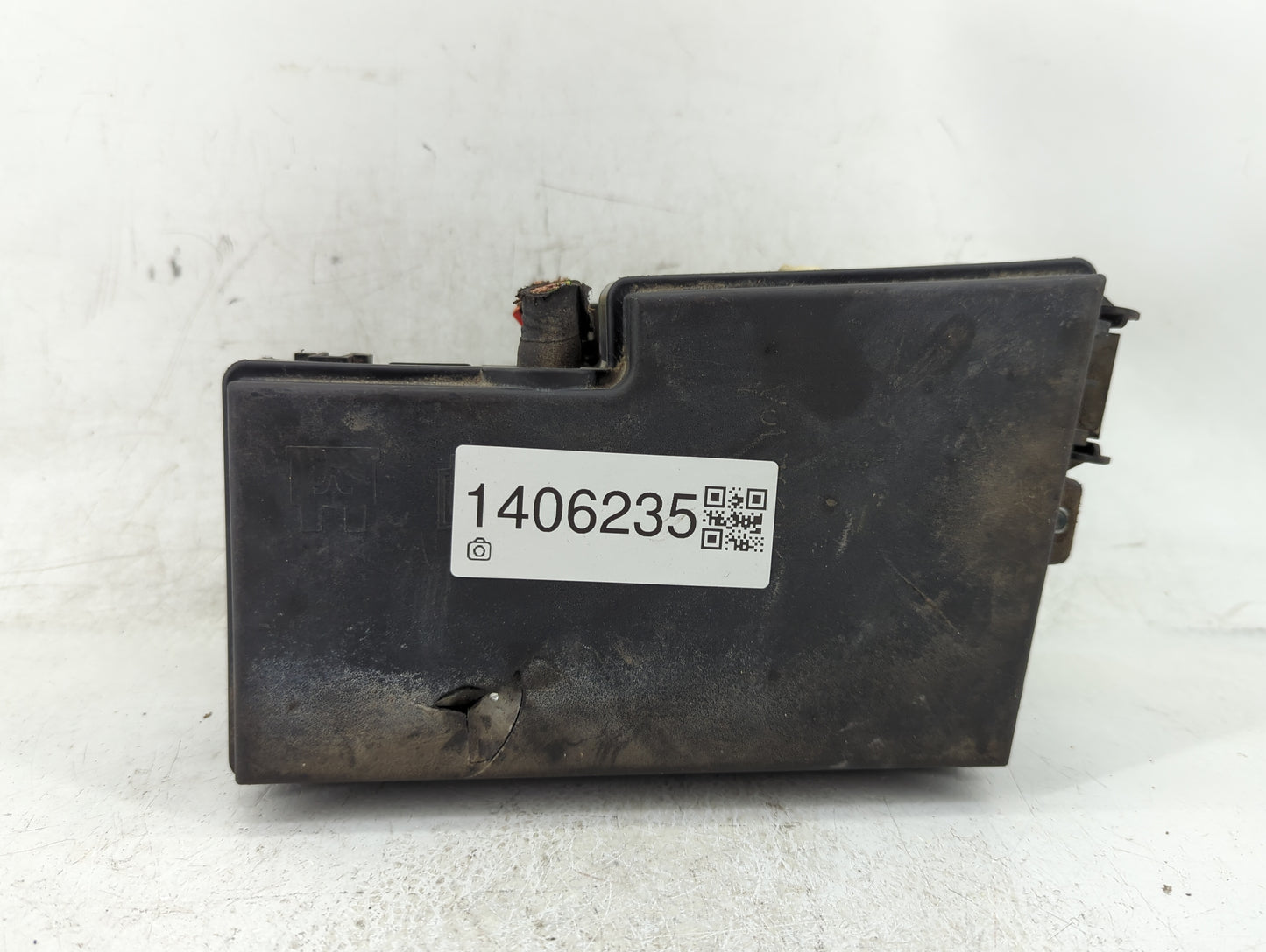2013-2016 Ford Escape Fusebox Fuse Box Panel Relay Module P/N:21090 000 001 AV6T-14A076-AB Fits Fits 2013 2014 2015 2016 OEM