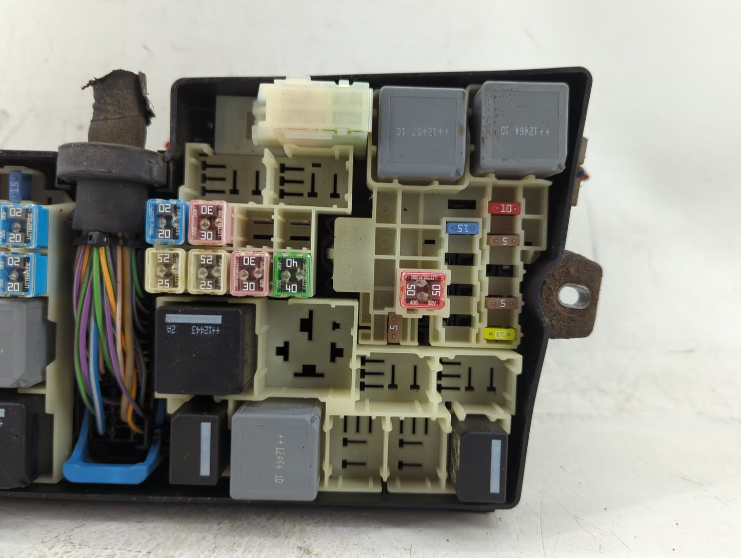 2013-2016 Ford Escape Fusebox Fuse Box Panel Relay Module P/N:21090 000 001 AV6T-14A076-AB Fits Fits 2013 2014 2015 2016 OEM