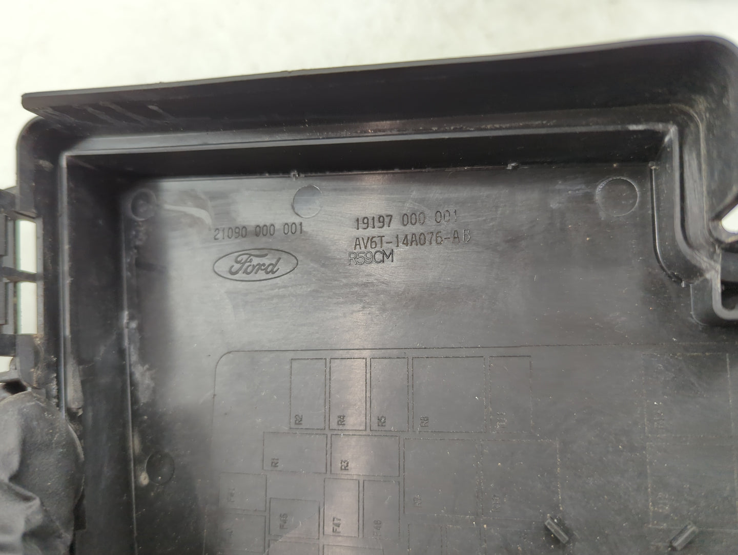 2013-2016 Ford Escape Fusebox Fuse Box Panel Relay Module P/N:21090 000 001 AV6T-14A076-AB Fits Fits 2013 2014 2015 2016 OEM