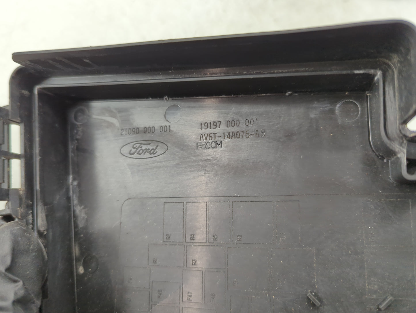 2013-2016 Ford Escape Fusebox Fuse Box Panel Relay Module P/N:21090 000 001 AV6T-14A076-AB Fits Fits 2013 2014 2015 2016 OEM
