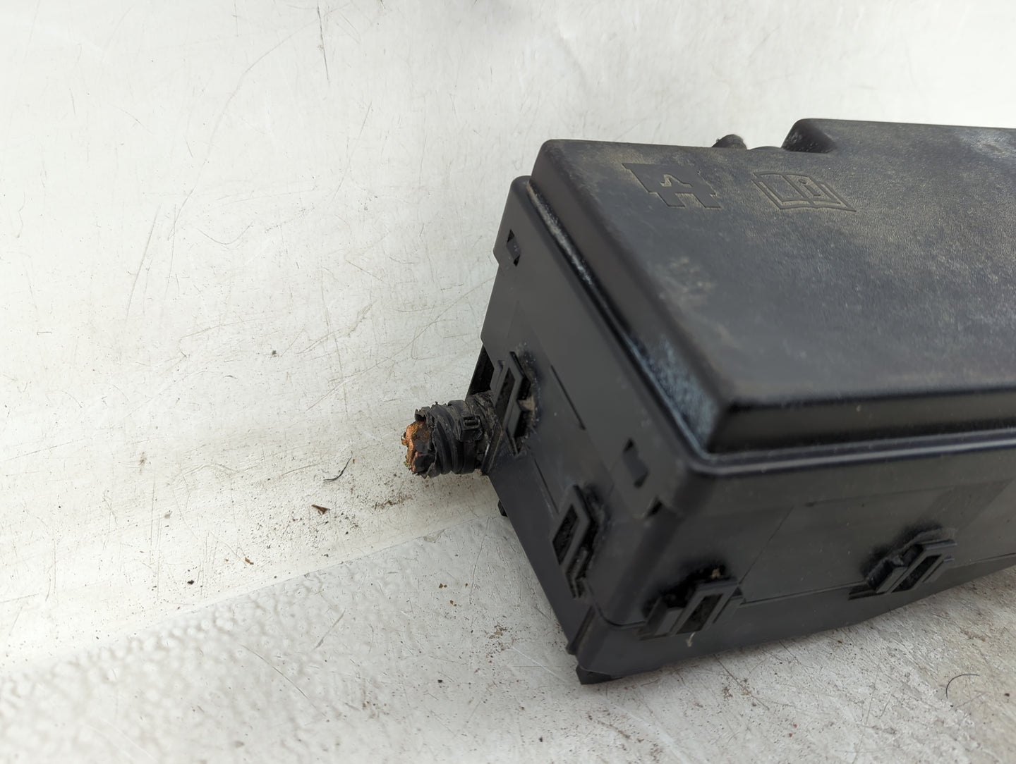 2013-2016 Ford Escape Fusebox Fuse Box Panel Relay Module P/N:AV6T-14A142-AB Fits Fits 2013 2014 2015 2016 OEM Used Auto Par