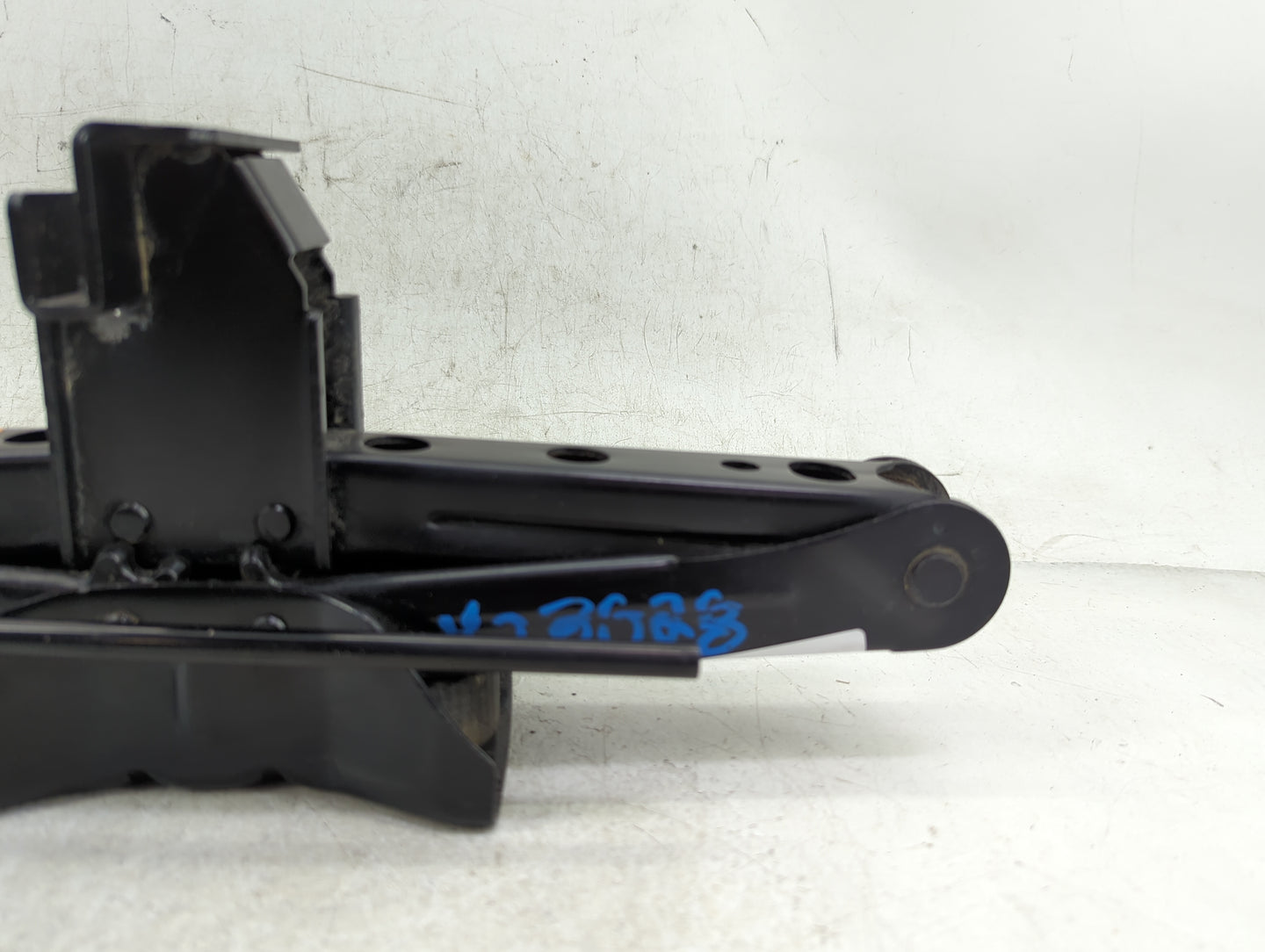 2013 Ford Escape Spare Scissor Car Jack - Oemusedautoparts1.com