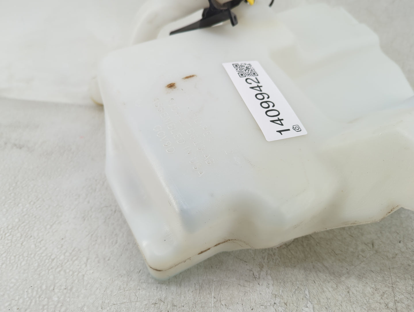 2013-2014 Ford Escape Windshield Washer Fluid Reservoir Bottle Oem - Oemusedautoparts1.com