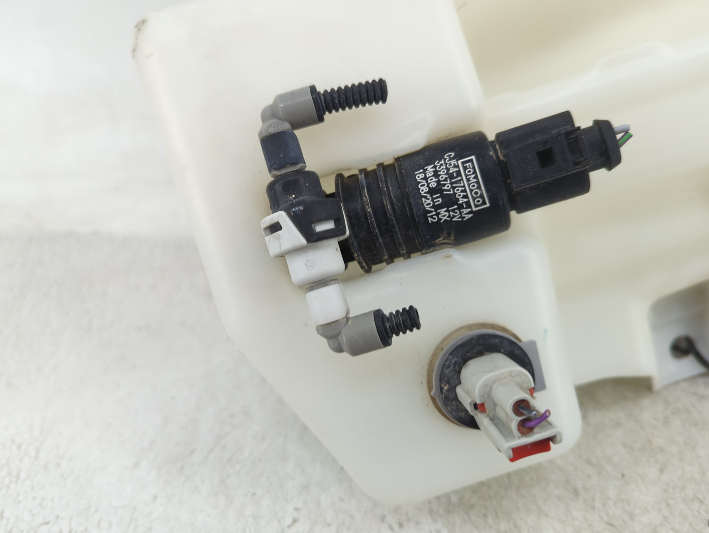 2013-2014 Ford Escape Windshield Washer Fluid Reservoir Bottle Oem - Oemusedautoparts1.com