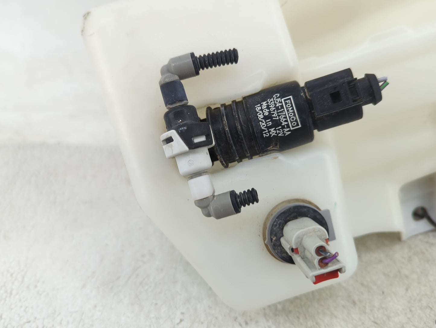 2013-2014 Ford Escape Windshield Washer Fluid Reservoir Bottle Oem - Oemusedautoparts1.com