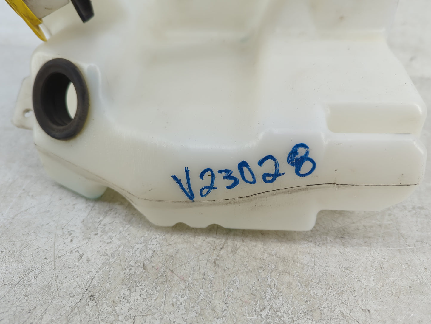 2013-2014 Ford Escape Windshield Washer Fluid Reservoir Bottle Oem - Oemusedautoparts1.com