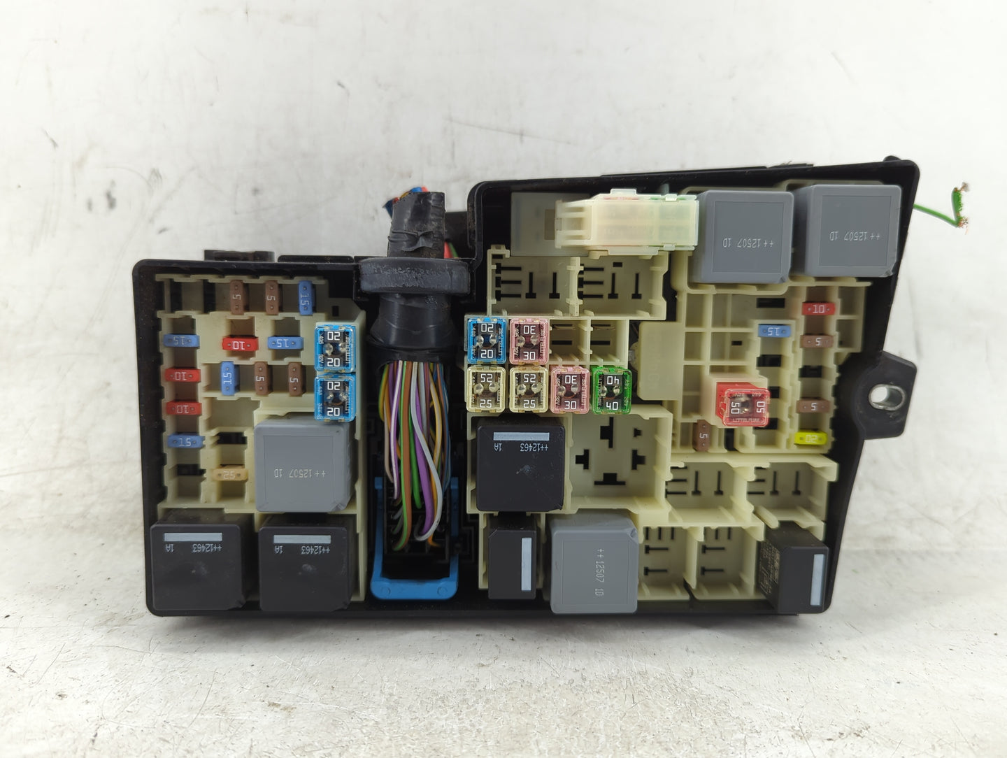 2013-2016 Ford Escape Fusebox Fuse Box Panel Relay Module P/N:AV6T-14A076-AB 19197 000 001 Fits Fits 2013 2014 2015 2016 OEM