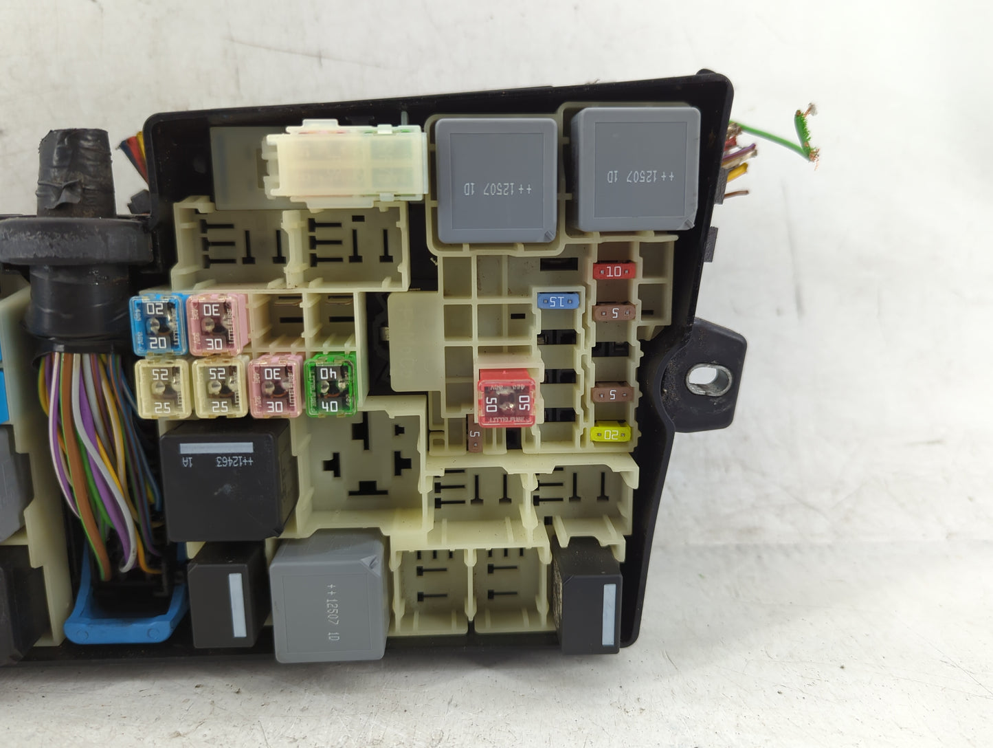 2013-2016 Ford Escape Fusebox Fuse Box Panel Relay Module P/N:AV6T-14A076-AB 19197 000 001 Fits Fits 2013 2014 2015 2016 OEM