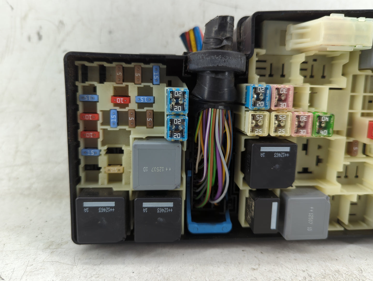 2013-2016 Ford Escape Fusebox Fuse Box Panel Relay Module P/N:AV6T-14A076-AB 19197 000 001 Fits Fits 2013 2014 2015 2016 OEM