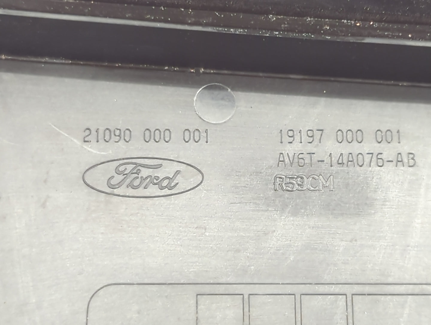 2013-2016 Ford Escape Fusebox Fuse Box Panel Relay Module P/N:AV6T-14A076-AB 19197 000 001 Fits Fits 2013 2014 2015 2016 OEM
