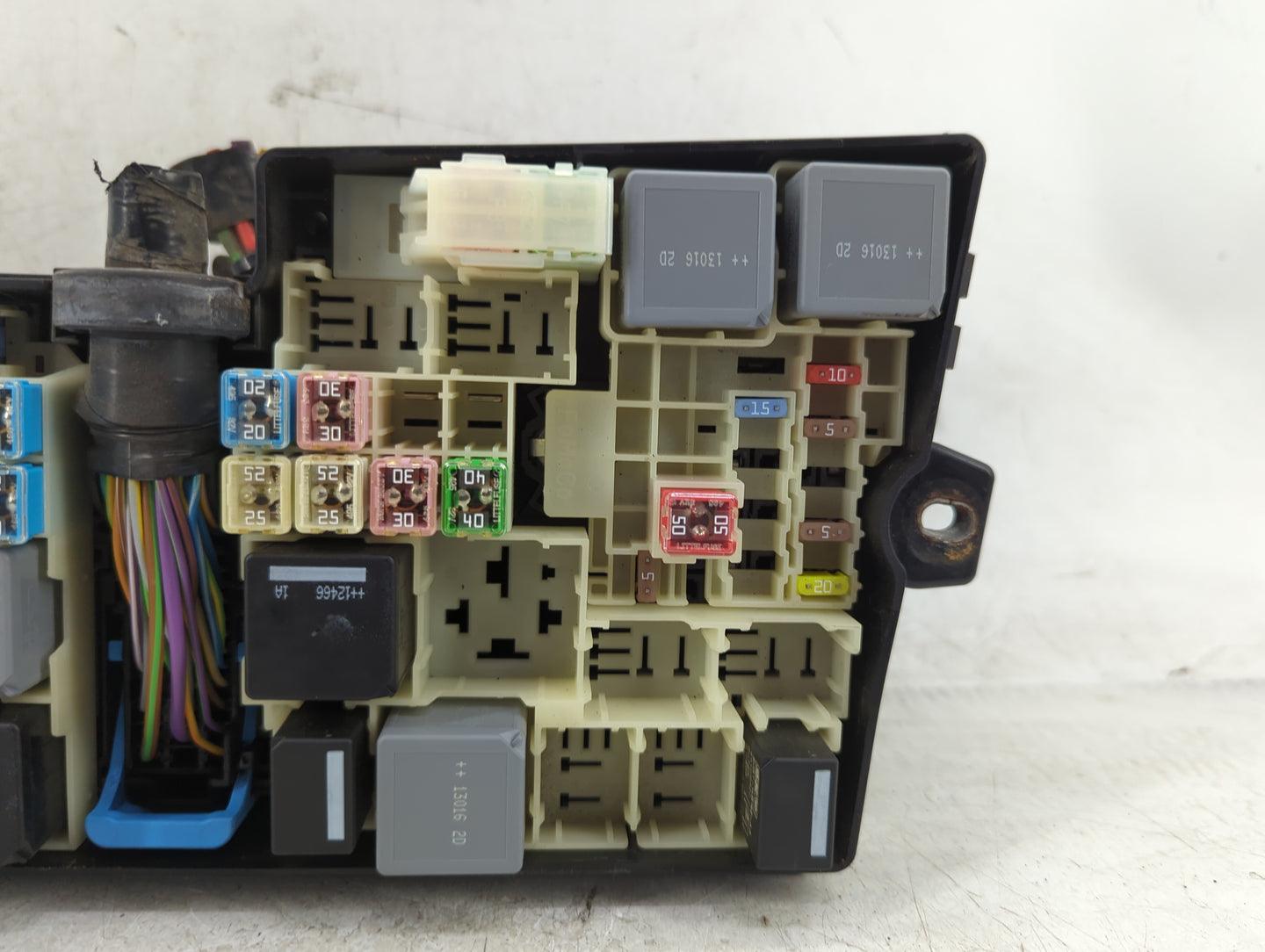2013-2016 Ford Escape Fusebox Fuse Box Panel Relay Module P/N:AV6T-14A076-AB 19197 000 001 Fits Fits 2013 2014 2015 2016 OEM
