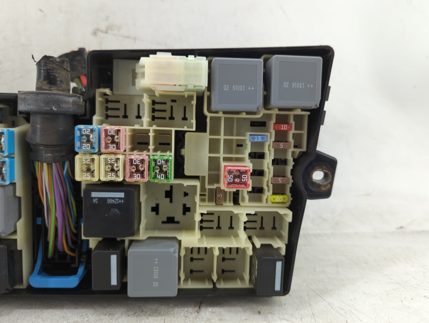 2013-2016 Ford Escape Fusebox Fuse Box Panel Relay Module P/N:AV6T-14A076-AB 19197 000 001 Fits Fits 2013 2014 2015 2016 OEM
