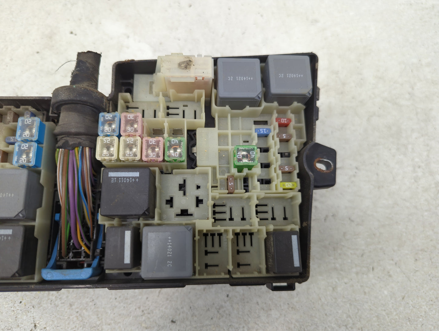 2013-2016 Ford Escape Fusebox Fuse Box Panel Relay Module P/N:E00027328 Fits Fits 2013 2014 2015 2016 OEM Used Auto Parts - 
