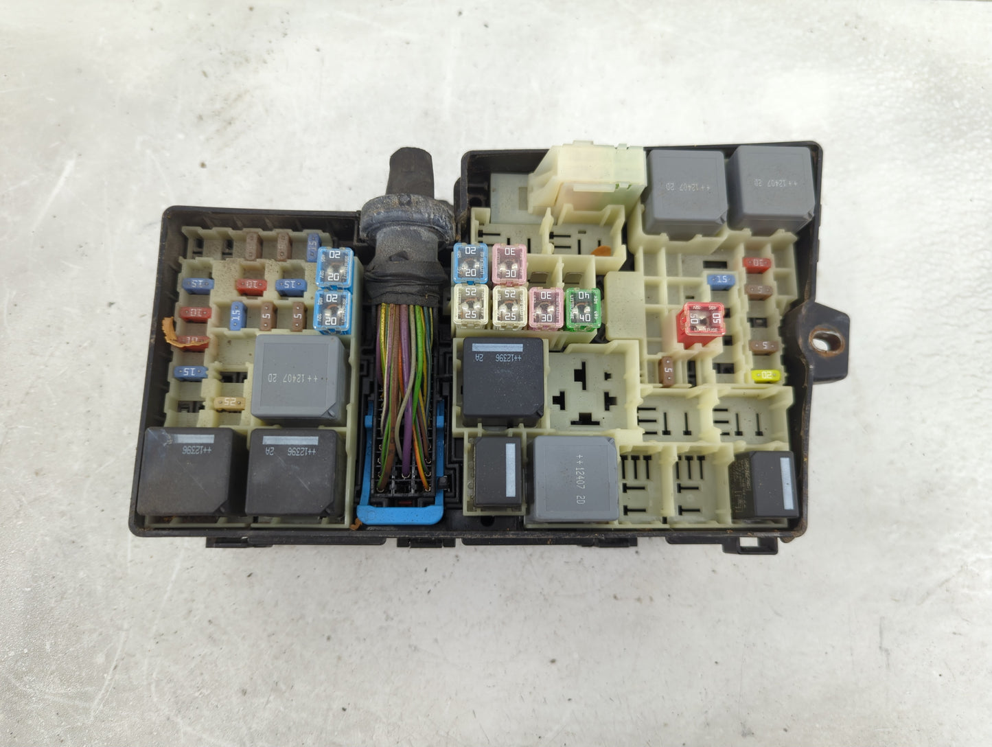 2013-2016 Ford Escape Fusebox Fuse Box Panel Relay Module P/N:AV6T-14A076-AB Fits Fits 2013 2014 2015 2016 OEM Used Auto Par