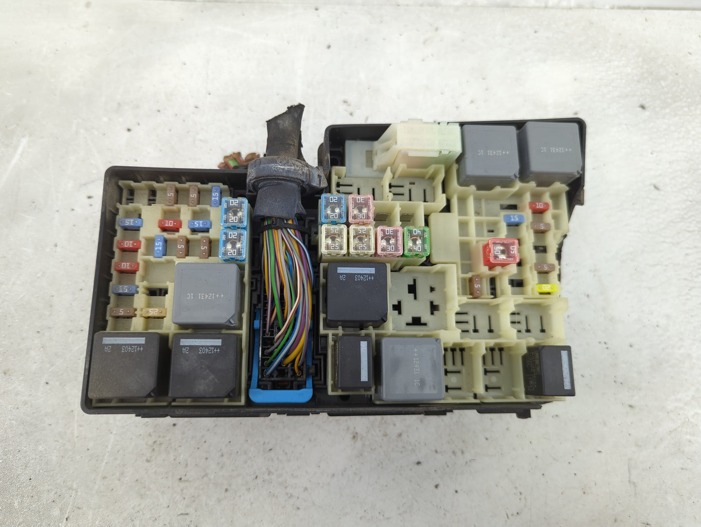 2013-2016 Ford Escape Fusebox Fuse Box Panel Relay Module P/N:AV6T-14A142-AB Fits Fits 2013 2014 2015 2016 OEM Used Auto Par