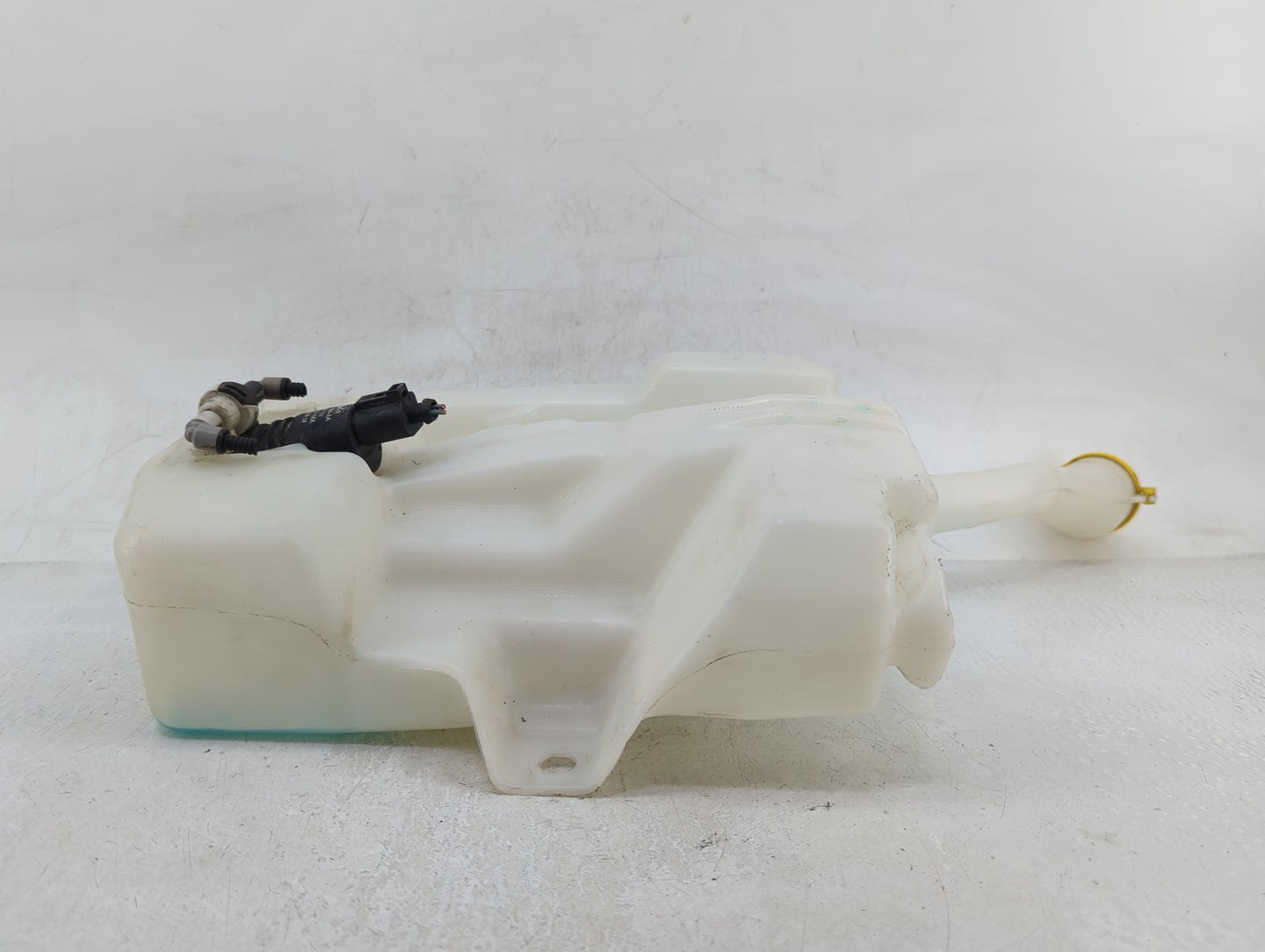 2013-2014 Ford Escape Windshield Washer Fluid Reservoir Bottle Oem White - Oemusedautoparts1.com