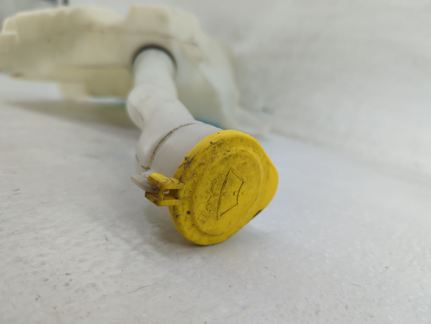 2013-2014 Ford Escape Windshield Washer Fluid Reservoir Bottle Oem White - Oemusedautoparts1.com