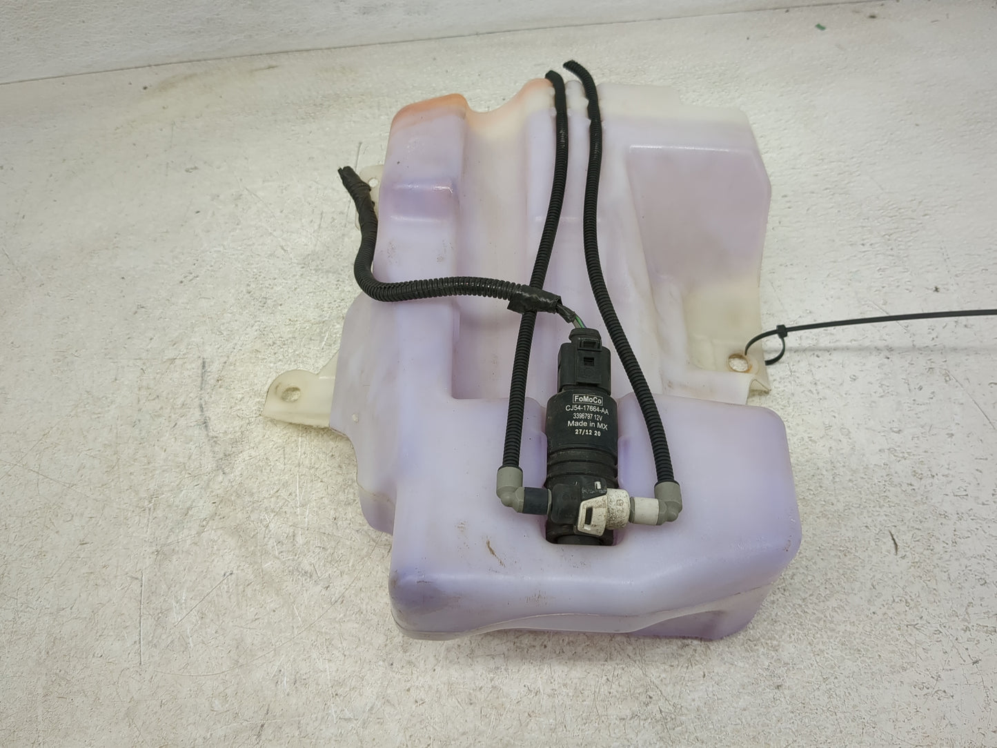 2013-2014 Ford Escape Windshield Washer Fluid Reservoir Bottle Oem - Oemusedautoparts1.com