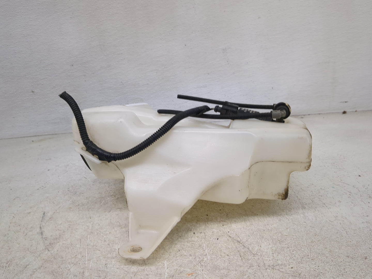 2013-2014 Ford Escape Windshield Washer Fluid Reservoir Bottle Oem - Oemusedautoparts1.com