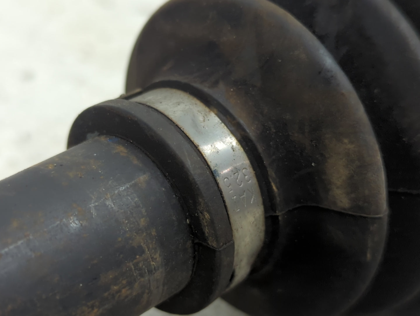 2013-2019 Ford Escape Axle Shaft Front Driver Cv C/v - Oemusedautoparts1.com