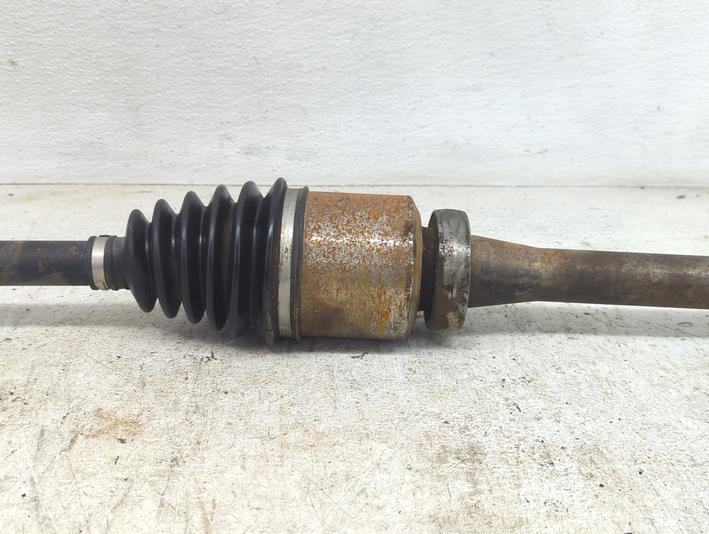 2013-2019 Ford Escape Axle Shaft Front Passenger Cv C/v - Oemusedautoparts1.com