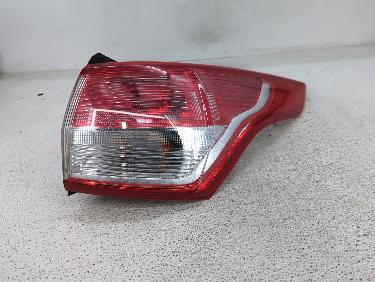 2013-2016 Ford Escape Tail Light Assembly Passenger Right OEM P/N:44ZH-2105-A Fits Fits 2013 2014 2015 2016 OEM Used Auto Pa
