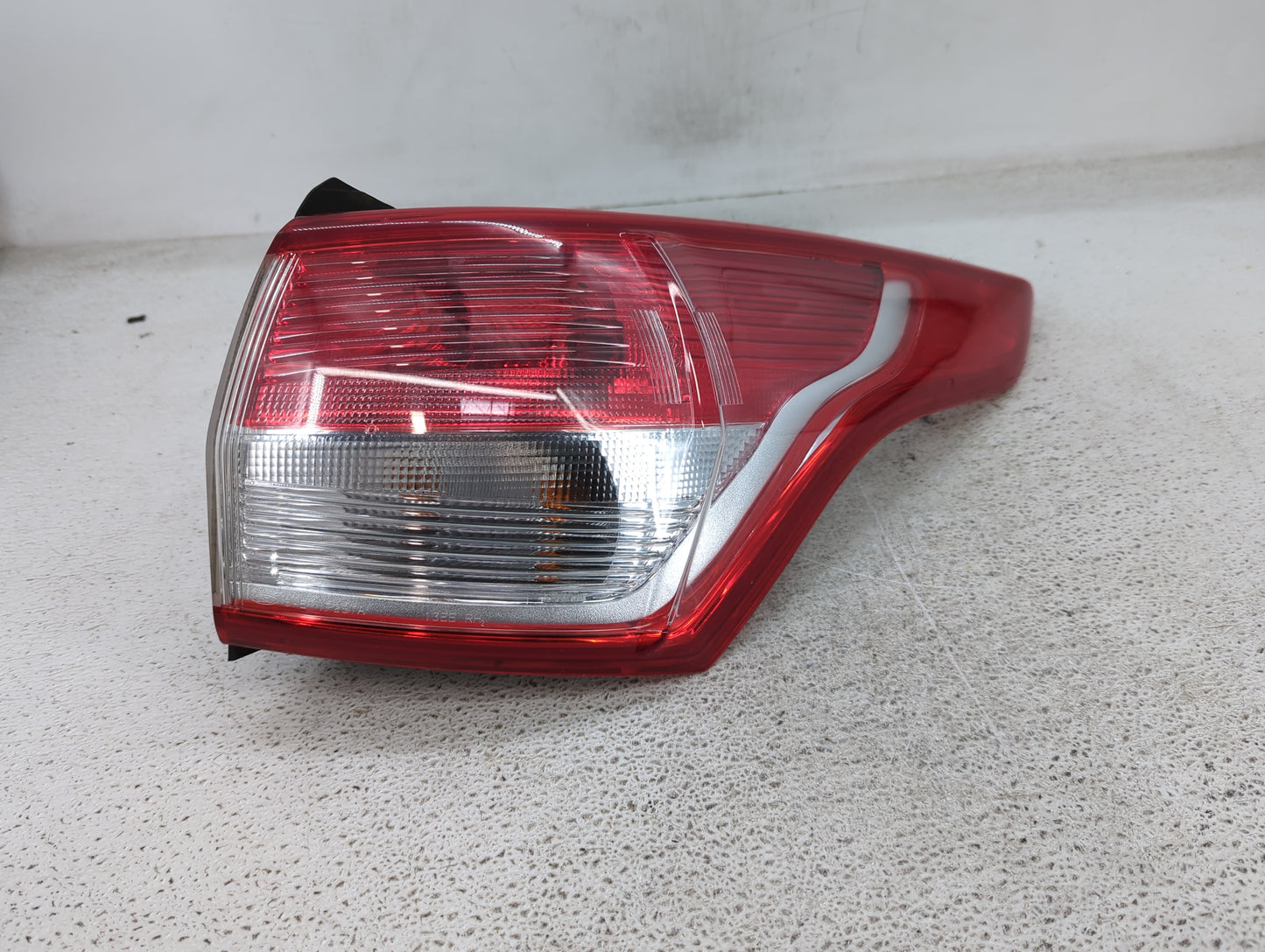 2013-2016 Ford Escape Tail Light Assembly Passenger Right OEM P/N:44ZH-2105-A Fits Fits 2013 2014 2015 2016 OEM Used Auto Pa